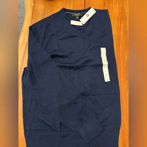 Banana Republic Men's Deep Blue V-Neck Sweater MERINO WOOL Size XL NWT - Picture 6 of 6